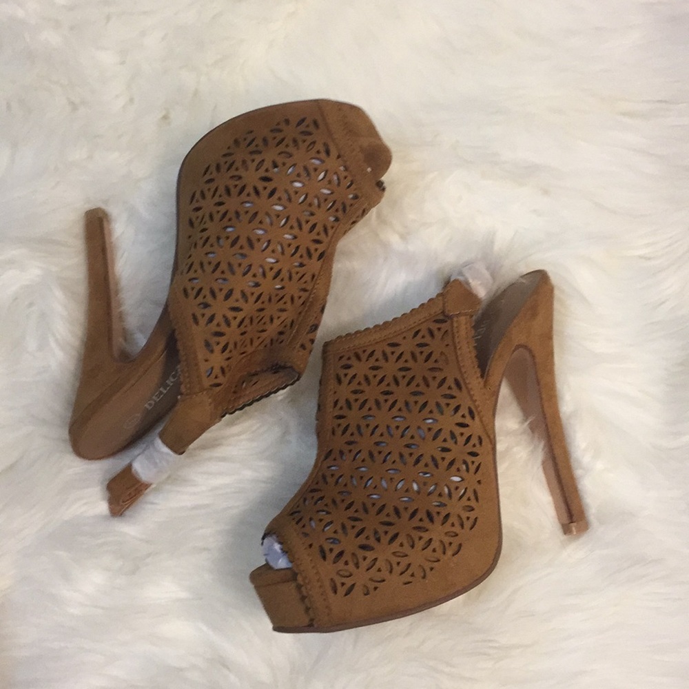 New tan heels